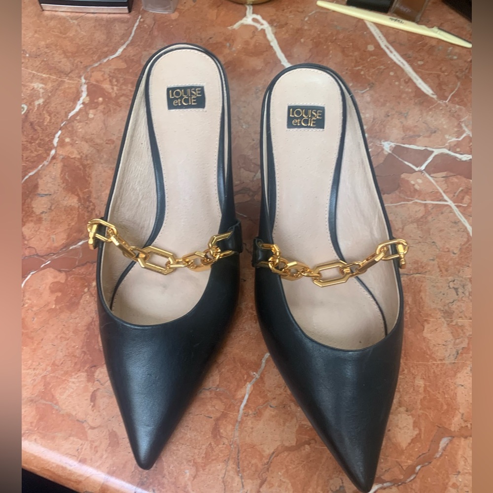 Black kitten heal mules